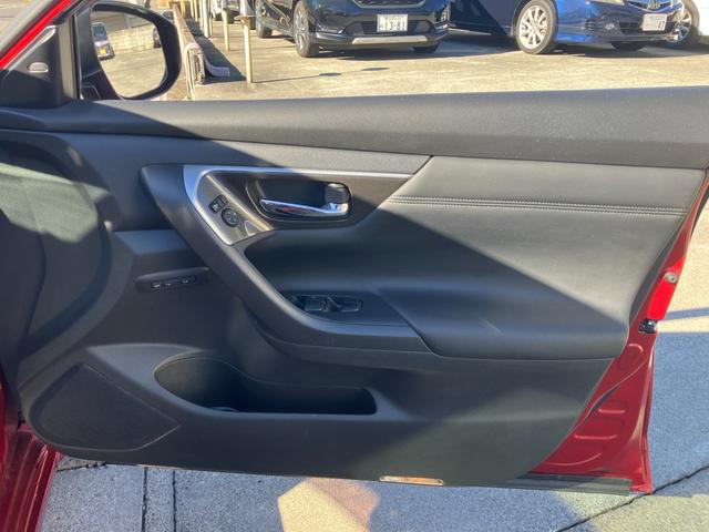 ティアナ XV ナビAVMパッケージ 黒革 サンルーフ 衝突軽減ブレーキ クルコン 全方位カメラ 助手席電動オットマン シートベンチレーション 地デジTV Bluetooth接続 純正メモリーナビ CD/DVD再生 ドラレコ 純正17AW(62枚目)