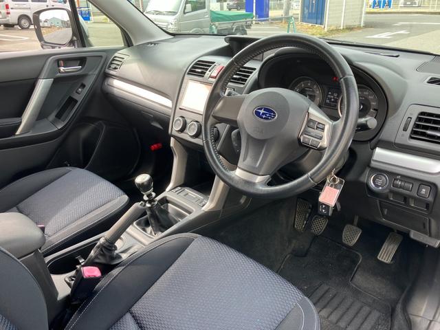 フォレスター ２．０ｉ－Ｌ　６速ＭＴ　４ＷＤ　クルコン　ＳＩ－ＤＲＩＶＥ　地デジＴＶ　Ｂｌｕｅｔｏｏｔｈ接続　社外メモリーナビ　ＣＤ／ＤＶＤ再生　バックカメラ　スマートキー　ＨＩＤ　前後フォグ　オートライト　ＥＴＣ　純正１７ＡＷ（46枚目）