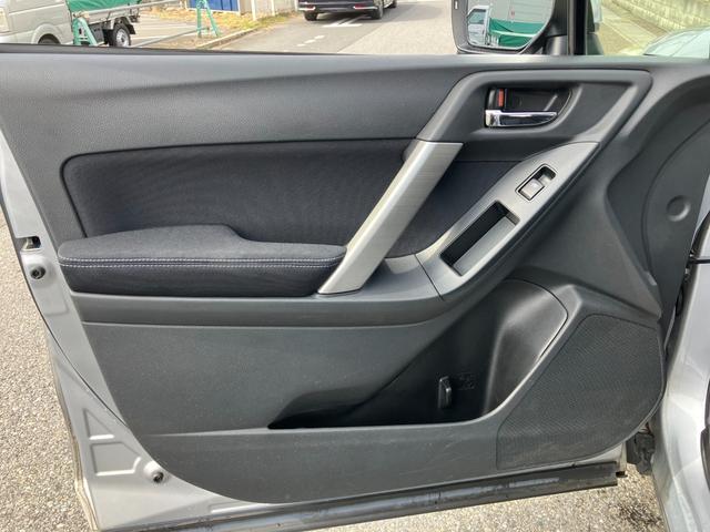 フォレスター ２．０ｉ－Ｌ　６速ＭＴ　４ＷＤ　クルコン　ＳＩ－ＤＲＩＶＥ　地デジＴＶ　Ｂｌｕｅｔｏｏｔｈ接続　社外メモリーナビ　ＣＤ／ＤＶＤ再生　バックカメラ　スマートキー　ＨＩＤ　前後フォグ　オートライト　ＥＴＣ　純正１７ＡＷ（60枚目）