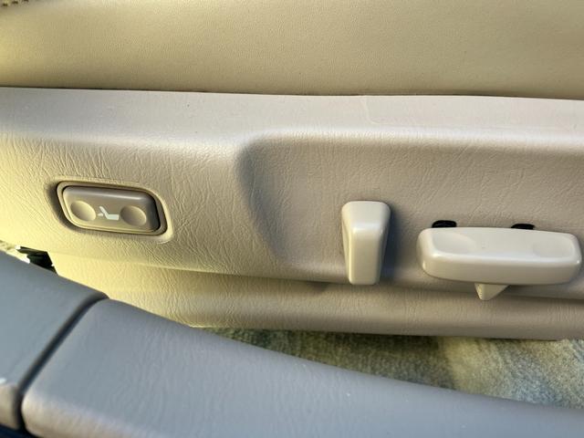 ウィンダム ２．５Ｇ　コーチエディション　最終型　特別仕様車　１オーナー　Ｖ６／２ＭＺエンジン　専用ＣＯＡＣＨ本革シート　ウッドコンビハンドル／インパネ　純正ＤＶＤナビ　ＣＤ／ＣＳ　オートエアコン　ＨＩＤ　フォグ　オートライト　純正１５アルミ（68枚目）