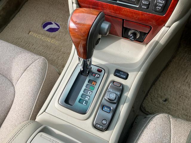 プログレ ＮＣ２５０　ウォールナットパッケージ　前期型　直６／１ＪＺ－ＧＥエンジン　本木パネル　ウッドコンビハンドル　キーレス　純正ＤＶＤナビ　ハーフシートカバー　純正アナログクロック　パワーシート　左右独立Ａ／Ｃ　電動ステアチルト　純正１５アルミ（19枚目）