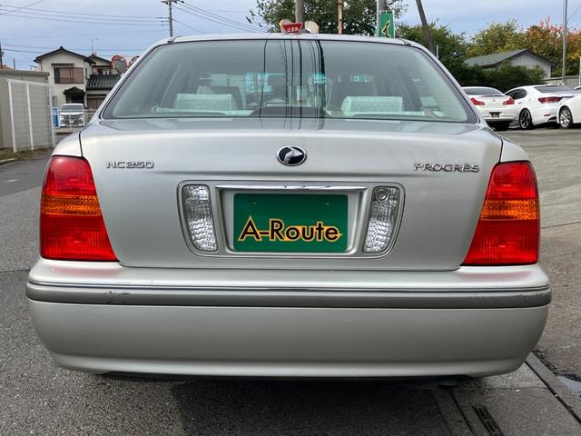 プログレ ＮＣ２５０　ウォールナットパッケージ　前期型　直６／１ＪＺ－ＧＥエンジン　本木パネル　ウッドコンビハンドル　キーレス　純正ＤＶＤナビ　ハーフシートカバー　純正アナログクロック　パワーシート　左右独立Ａ／Ｃ　電動ステアチルト　純正１５アルミ（31枚目）