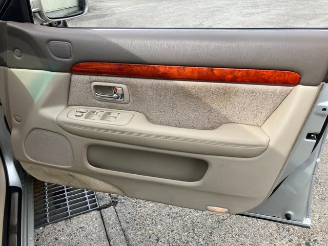 プログレ ＮＣ２５０　ウォールナットパッケージ　前期型　直６／１ＪＺ－ＧＥエンジン　本木パネル　ウッドコンビハンドル　キーレス　純正ＤＶＤナビ　ハーフシートカバー　純正アナログクロック　パワーシート　左右独立Ａ／Ｃ　電動ステアチルト　純正１５アルミ（56枚目）