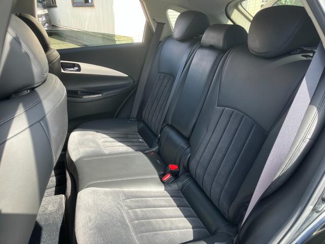 スカイラインクロスオーバー ３７０ＧＴ　黒半革　衝突軽減ブレーキ　レーダークルーズ　ＢＯＳＥ音響　地デジＴＶ　Ｂｌｕｅｔｏｏｔｈ接続　純正ＨＤＤナビ　ＣＤ／ＤＶＤ再生　音楽録音　バック／サイドカメラ　スマートキー　後席電動格納　純正１８ＡＷ（16枚目）