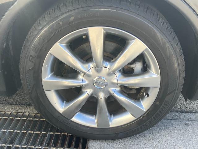 スカイラインクロスオーバー ３７０ＧＴ　黒半革　衝突軽減ブレーキ　レーダークルーズ　ＢＯＳＥ音響　地デジＴＶ　Ｂｌｕｅｔｏｏｔｈ接続　純正ＨＤＤナビ　ＣＤ／ＤＶＤ再生　音楽録音　バック／サイドカメラ　スマートキー　後席電動格納　純正１８ＡＷ（41枚目）