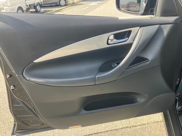 スカイラインクロスオーバー ３７０ＧＴ　黒半革　衝突軽減ブレーキ　レーダークルーズ　ＢＯＳＥ音響　地デジＴＶ　Ｂｌｕｅｔｏｏｔｈ接続　純正ＨＤＤナビ　ＣＤ／ＤＶＤ再生　音楽録音　バック／サイドカメラ　スマートキー　後席電動格納　純正１８ＡＷ（61枚目）