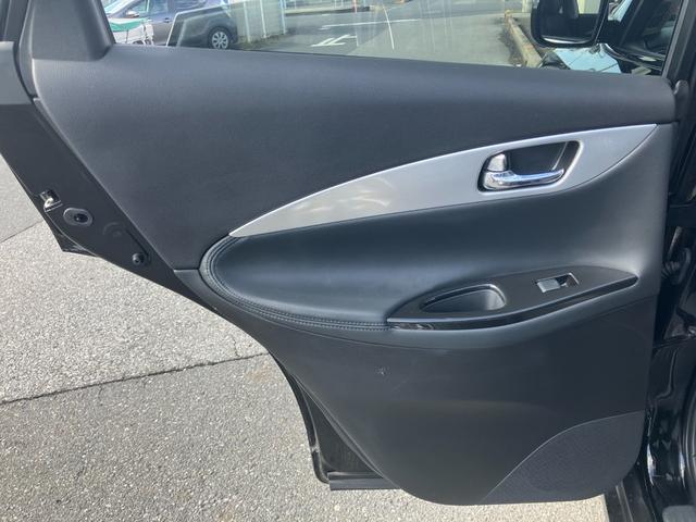 スカイラインクロスオーバー ３７０ＧＴ　黒半革　衝突軽減ブレーキ　レーダークルーズ　ＢＯＳＥ音響　地デジＴＶ　Ｂｌｕｅｔｏｏｔｈ接続　純正ＨＤＤナビ　ＣＤ／ＤＶＤ再生　音楽録音　バック／サイドカメラ　スマートキー　後席電動格納　純正１８ＡＷ（62枚目）