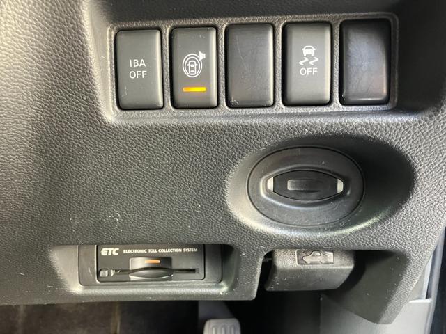 スカイラインクロスオーバー ３７０ＧＴ　黒半革　衝突軽減ブレーキ　レーダークルーズ　ＢＯＳＥ音響　地デジＴＶ　Ｂｌｕｅｔｏｏｔｈ接続　純正ＨＤＤナビ　ＣＤ／ＤＶＤ再生　音楽録音　バック／サイドカメラ　スマートキー　後席電動格納　純正１８ＡＷ（73枚目）