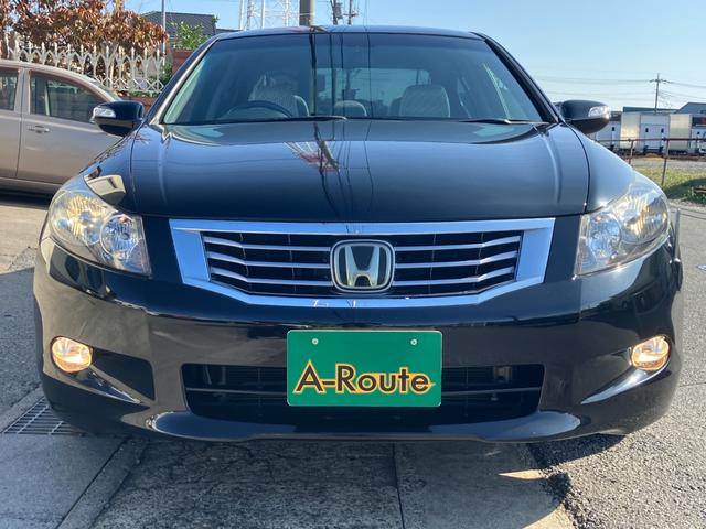 インスパイア ３５ｉＬ　黒半革　レギュラーガソリン車　衝突軽減ブレーキ　レーダークルーズ　地デジＴＶ　純正ＨＤＤナビ　ＣＤ／ＤＶＤ再生　音楽録音　バックカメラ　スマートキー　ハーフシートカバー　ウッドコンビハンドル／インパネ（7枚目）