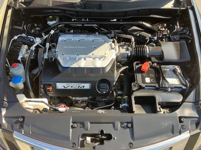 インスパイア ３５ｉＬ　黒半革　レギュラーガソリン車　衝突軽減ブレーキ　レーダークルーズ　地デジＴＶ　純正ＨＤＤナビ　ＣＤ／ＤＶＤ再生　音楽録音　バックカメラ　スマートキー　ハーフシートカバー　ウッドコンビハンドル／インパネ（8枚目）