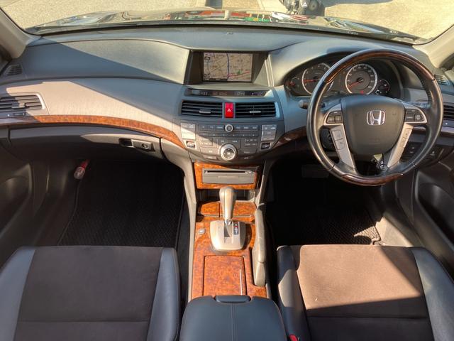 インスパイア ３５ｉＬ　黒半革　レギュラーガソリン車　衝突軽減ブレーキ　レーダークルーズ　地デジＴＶ　純正ＨＤＤナビ　ＣＤ／ＤＶＤ再生　音楽録音　バックカメラ　スマートキー　ハーフシートカバー　ウッドコンビハンドル／インパネ（13枚目）