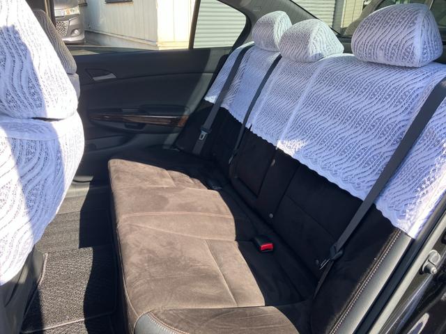 インスパイア ３５ｉＬ　黒半革　レギュラーガソリン車　衝突軽減ブレーキ　レーダークルーズ　地デジＴＶ　純正ＨＤＤナビ　ＣＤ／ＤＶＤ再生　音楽録音　バックカメラ　スマートキー　ハーフシートカバー　ウッドコンビハンドル／インパネ（16枚目）