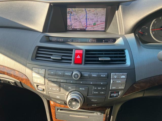 インスパイア ３５ｉＬ　黒半革　レギュラーガソリン車　衝突軽減ブレーキ　レーダークルーズ　地デジＴＶ　純正ＨＤＤナビ　ＣＤ／ＤＶＤ再生　音楽録音　バックカメラ　スマートキー　ハーフシートカバー　ウッドコンビハンドル／インパネ（18枚目）