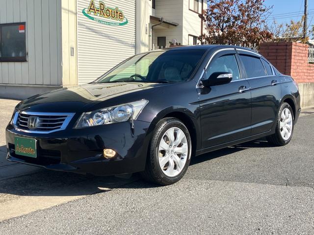 インスパイア ３５ｉＬ　黒半革　レギュラーガソリン車　衝突軽減ブレーキ　レーダークルーズ　地デジＴＶ　純正ＨＤＤナビ　ＣＤ／ＤＶＤ再生　音楽録音　バックカメラ　スマートキー　ハーフシートカバー　ウッドコンビハンドル／インパネ（23枚目）