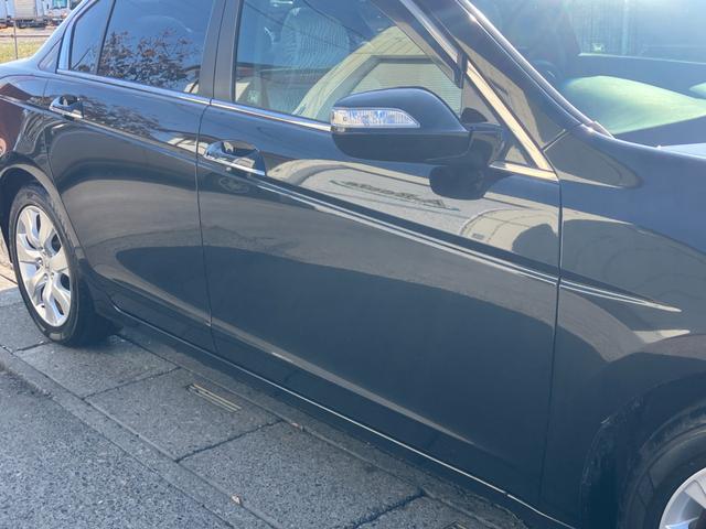 インスパイア ３５ｉＬ　黒半革　レギュラーガソリン車　衝突軽減ブレーキ　レーダークルーズ　地デジＴＶ　純正ＨＤＤナビ　ＣＤ／ＤＶＤ再生　音楽録音　バックカメラ　スマートキー　ハーフシートカバー　ウッドコンビハンドル／インパネ（28枚目）