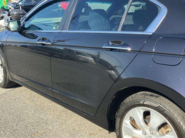 インスパイア ３５ｉＬ　黒半革　レギュラーガソリン車　衝突軽減ブレーキ　レーダークルーズ　地デジＴＶ　純正ＨＤＤナビ　ＣＤ／ＤＶＤ再生　音楽録音　バックカメラ　スマートキー　ハーフシートカバー　ウッドコンビハンドル／インパネ（30枚目）