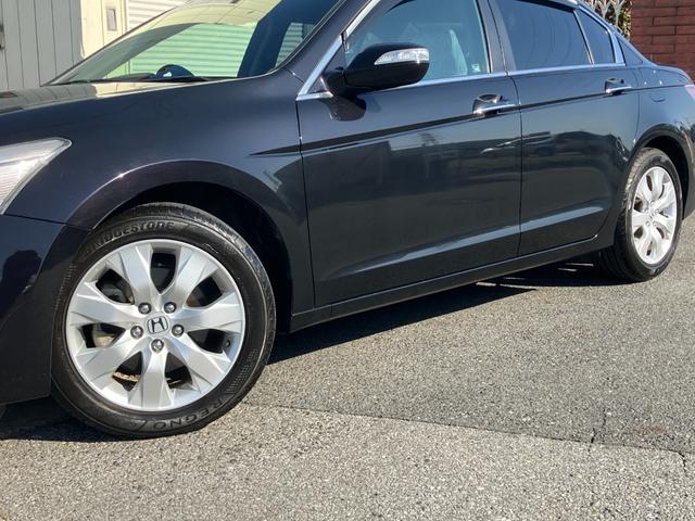 インスパイア ３５ｉＬ　黒半革　レギュラーガソリン車　衝突軽減ブレーキ　レーダークルーズ　地デジＴＶ　純正ＨＤＤナビ　ＣＤ／ＤＶＤ再生　音楽録音　バックカメラ　スマートキー　ハーフシートカバー　ウッドコンビハンドル／インパネ（41枚目）