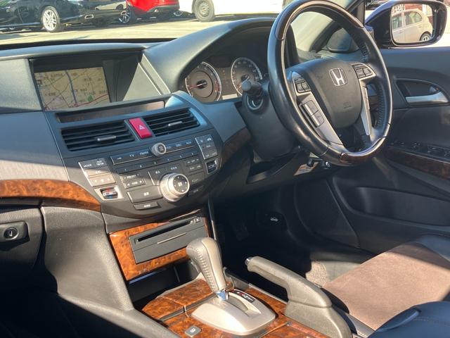 インスパイア ３５ｉＬ　黒半革　レギュラーガソリン車　衝突軽減ブレーキ　レーダークルーズ　地デジＴＶ　純正ＨＤＤナビ　ＣＤ／ＤＶＤ再生　音楽録音　バックカメラ　スマートキー　ハーフシートカバー　ウッドコンビハンドル／インパネ（46枚目）