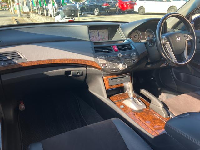 インスパイア ３５ｉＬ　黒半革　レギュラーガソリン車　衝突軽減ブレーキ　レーダークルーズ　地デジＴＶ　純正ＨＤＤナビ　ＣＤ／ＤＶＤ再生　音楽録音　バックカメラ　スマートキー　ハーフシートカバー　ウッドコンビハンドル／インパネ（48枚目）