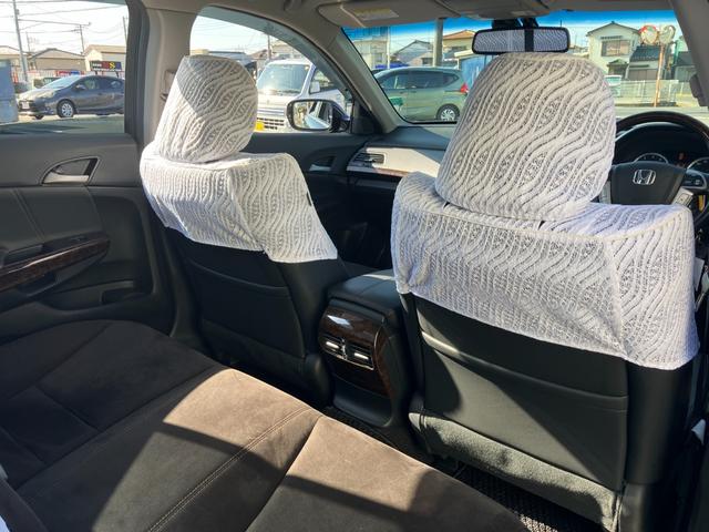 インスパイア ３５ｉＬ　黒半革　レギュラーガソリン車　衝突軽減ブレーキ　レーダークルーズ　地デジＴＶ　純正ＨＤＤナビ　ＣＤ／ＤＶＤ再生　音楽録音　バックカメラ　スマートキー　ハーフシートカバー　ウッドコンビハンドル／インパネ（53枚目）