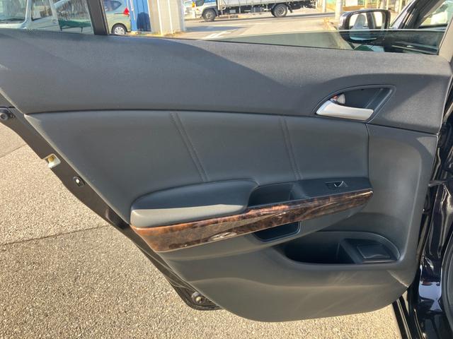 インスパイア ３５ｉＬ　黒半革　レギュラーガソリン車　衝突軽減ブレーキ　レーダークルーズ　地デジＴＶ　純正ＨＤＤナビ　ＣＤ／ＤＶＤ再生　音楽録音　バックカメラ　スマートキー　ハーフシートカバー　ウッドコンビハンドル／インパネ（59枚目）