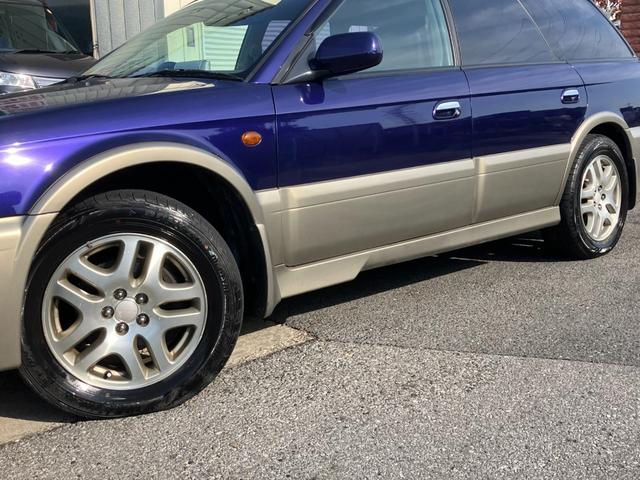 レガシィランカスター ランカスター　水平対向エンジン　デュアルレンジ　５速ＭＴ　サンルーフ　４ＷＤ　ハーフレザー　純正ＭＯＭＯウッドコンビハンドル　ウッド調インパネ　マッキントッシュＣＤ／ＭＤ　キーレス　ＥＴＣ　トノカバー　純正１６ＡＷ（9枚目）