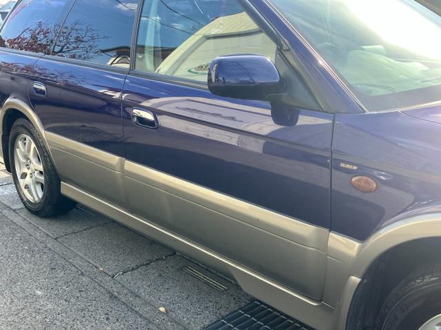 レガシィランカスター ランカスター　水平対向エンジン　デュアルレンジ　５速ＭＴ　サンルーフ　４ＷＤ　ハーフレザー　純正ＭＯＭＯウッドコンビハンドル　ウッド調インパネ　マッキントッシュＣＤ／ＭＤ　キーレス　ＥＴＣ　トノカバー　純正１６ＡＷ（28枚目）