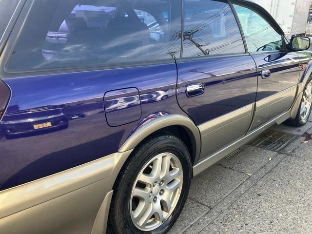 レガシィランカスター ランカスター　水平対向エンジン　デュアルレンジ　５速ＭＴ　サンルーフ　４ＷＤ　ハーフレザー　純正ＭＯＭＯウッドコンビハンドル　ウッド調インパネ　マッキントッシュＣＤ／ＭＤ　キーレス　ＥＴＣ　トノカバー　純正１６ＡＷ（29枚目）