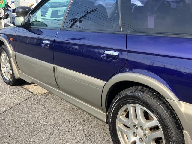 レガシィランカスター ランカスター　水平対向エンジン　デュアルレンジ　５速ＭＴ　サンルーフ　４ＷＤ　ハーフレザー　純正ＭＯＭＯウッドコンビハンドル　ウッド調インパネ　マッキントッシュＣＤ／ＭＤ　キーレス　ＥＴＣ　トノカバー　純正１６ＡＷ（30枚目）