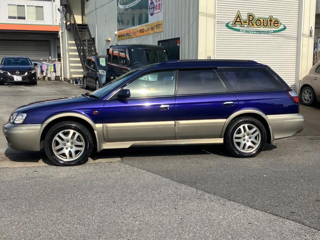 レガシィランカスター ランカスター　水平対向エンジン　デュアルレンジ　５速ＭＴ　サンルーフ　４ＷＤ　ハーフレザー　純正ＭＯＭＯウッドコンビハンドル　ウッド調インパネ　マッキントッシュＣＤ／ＭＤ　キーレス　ＥＴＣ　トノカバー　純正１６ＡＷ（35枚目）