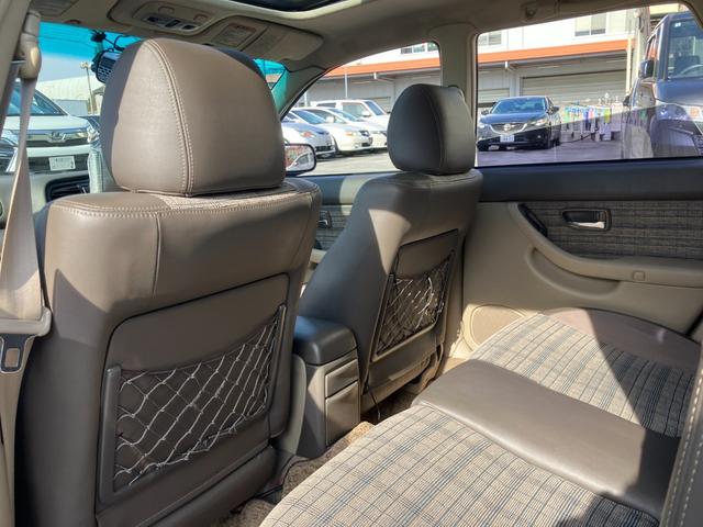 レガシィランカスター ランカスター　水平対向エンジン　デュアルレンジ　５速ＭＴ　サンルーフ　４ＷＤ　ハーフレザー　純正ＭＯＭＯウッドコンビハンドル　ウッド調インパネ　マッキントッシュＣＤ／ＭＤ　キーレス　ＥＴＣ　トノカバー　純正１６ＡＷ（54枚目）