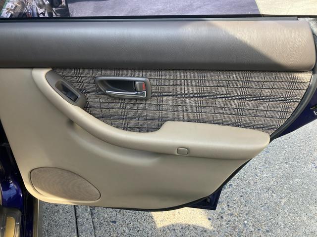 レガシィランカスター ランカスター　水平対向エンジン　デュアルレンジ　５速ＭＴ　サンルーフ　４ＷＤ　ハーフレザー　純正ＭＯＭＯウッドコンビハンドル　ウッド調インパネ　マッキントッシュＣＤ／ＭＤ　キーレス　ＥＴＣ　トノカバー　純正１６ＡＷ（59枚目）