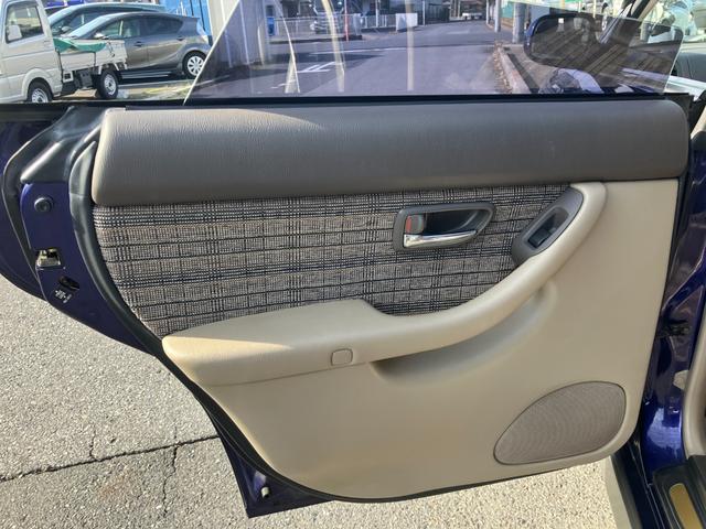 レガシィランカスター ランカスター　水平対向エンジン　デュアルレンジ　５速ＭＴ　サンルーフ　４ＷＤ　ハーフレザー　純正ＭＯＭＯウッドコンビハンドル　ウッド調インパネ　マッキントッシュＣＤ／ＭＤ　キーレス　ＥＴＣ　トノカバー　純正１６ＡＷ（61枚目）