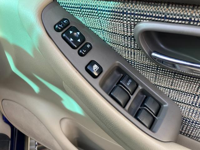 レガシィランカスター ランカスター　水平対向エンジン　デュアルレンジ　５速ＭＴ　サンルーフ　４ＷＤ　ハーフレザー　純正ＭＯＭＯウッドコンビハンドル　ウッド調インパネ　マッキントッシュＣＤ／ＭＤ　キーレス　ＥＴＣ　トノカバー　純正１６ＡＷ（68枚目）