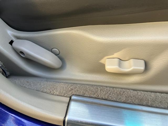 レガシィランカスター ランカスター　水平対向エンジン　デュアルレンジ　５速ＭＴ　サンルーフ　４ＷＤ　ハーフレザー　純正ＭＯＭＯウッドコンビハンドル　ウッド調インパネ　マッキントッシュＣＤ／ＭＤ　キーレス　ＥＴＣ　トノカバー　純正１６ＡＷ（69枚目）