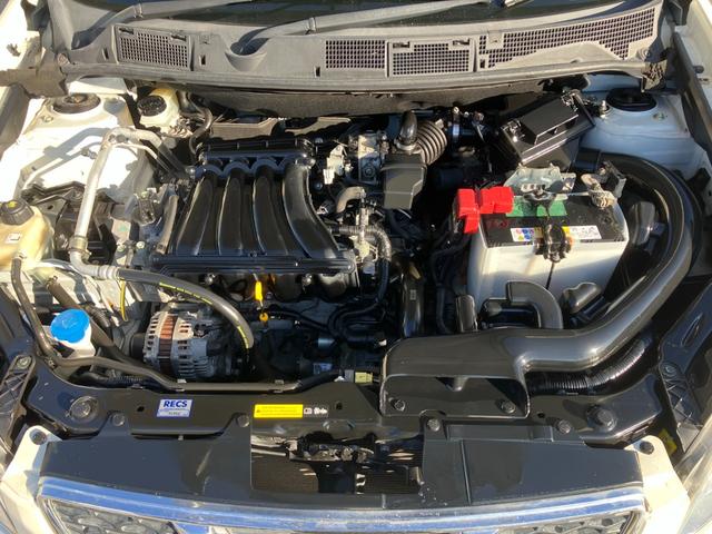 デュアリス ２０ＧアーバンブラックレザーＩＩ　禁煙車　後期型　スタイリッシュガラスルーフ　黒革シート　前後ドラレコ　地デジＴＶ　Ｂｌｕｅｔｏｏｔｈ接続　純正メモリーナビ　バックカメラ　スマートキー　革巻ハンドル　ＨＩＤ　オートライト　純正１８ＡＷ（8枚目）