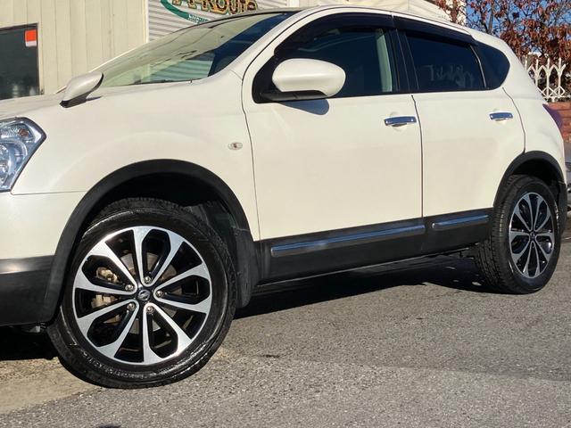 デュアリス ２０ＧアーバンブラックレザーＩＩ　禁煙車　後期型　スタイリッシュガラスルーフ　黒革シート　前後ドラレコ　地デジＴＶ　Ｂｌｕｅｔｏｏｔｈ接続　純正メモリーナビ　バックカメラ　スマートキー　革巻ハンドル　ＨＩＤ　オートライト　純正１８ＡＷ（9枚目）