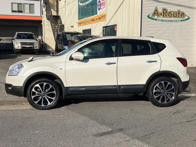 デュアリス ２０ＧアーバンブラックレザーＩＩ　禁煙車　後期型　スタイリッシュガラスルーフ　黒革シート　前後ドラレコ　地デジＴＶ　Ｂｌｕｅｔｏｏｔｈ接続　純正メモリーナビ　バックカメラ　スマートキー　革巻ハンドル　ＨＩＤ　オートライト　純正１８ＡＷ（12枚目）