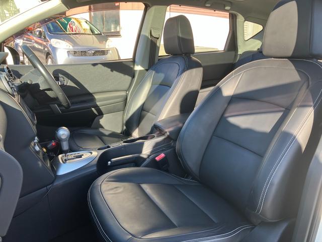 デュアリス ２０ＧアーバンブラックレザーＩＩ　禁煙車　後期型　スタイリッシュガラスルーフ　黒革シート　前後ドラレコ　地デジＴＶ　Ｂｌｕｅｔｏｏｔｈ接続　純正メモリーナビ　バックカメラ　スマートキー　革巻ハンドル　ＨＩＤ　オートライト　純正１８ＡＷ（16枚目）