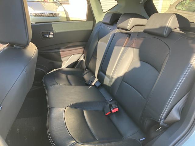 デュアリス ２０ＧアーバンブラックレザーＩＩ　禁煙車　後期型　スタイリッシュガラスルーフ　黒革シート　前後ドラレコ　地デジＴＶ　Ｂｌｕｅｔｏｏｔｈ接続　純正メモリーナビ　バックカメラ　スマートキー　革巻ハンドル　ＨＩＤ　オートライト　純正１８ＡＷ（17枚目）