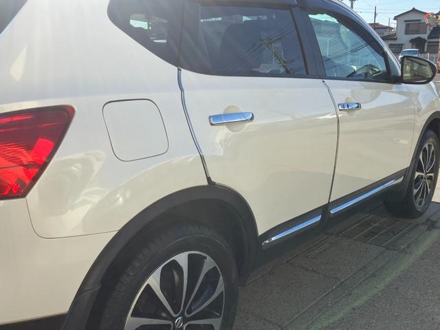 デュアリス ２０ＧアーバンブラックレザーＩＩ　禁煙車　後期型　スタイリッシュガラスルーフ　黒革シート　前後ドラレコ　地デジＴＶ　Ｂｌｕｅｔｏｏｔｈ接続　純正メモリーナビ　バックカメラ　スマートキー　革巻ハンドル　ＨＩＤ　オートライト　純正１８ＡＷ（29枚目）