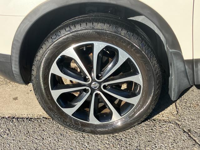 デュアリス ２０ＧアーバンブラックレザーＩＩ　禁煙車　後期型　スタイリッシュガラスルーフ　黒革シート　前後ドラレコ　地デジＴＶ　Ｂｌｕｅｔｏｏｔｈ接続　純正メモリーナビ　バックカメラ　スマートキー　革巻ハンドル　ＨＩＤ　オートライト　純正１８ＡＷ（41枚目）