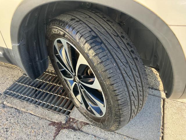 デュアリス ２０ＧアーバンブラックレザーＩＩ　禁煙車　後期型　スタイリッシュガラスルーフ　黒革シート　前後ドラレコ　地デジＴＶ　Ｂｌｕｅｔｏｏｔｈ接続　純正メモリーナビ　バックカメラ　スマートキー　革巻ハンドル　ＨＩＤ　オートライト　純正１８ＡＷ（42枚目）