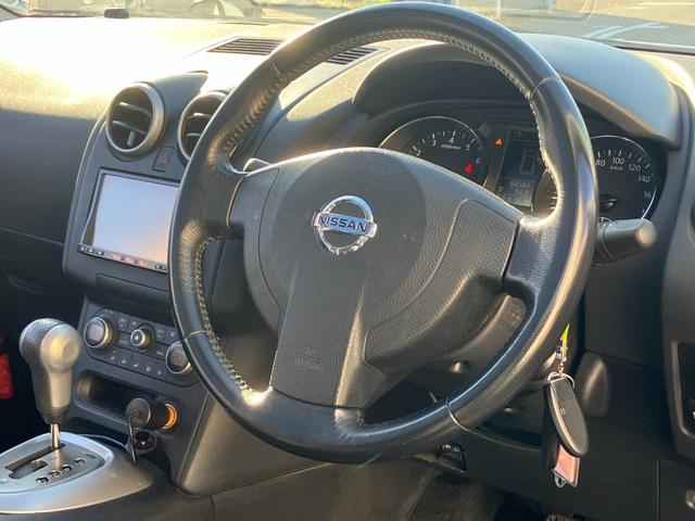 デュアリス ２０ＧアーバンブラックレザーＩＩ　禁煙車　後期型　スタイリッシュガラスルーフ　黒革シート　前後ドラレコ　地デジＴＶ　Ｂｌｕｅｔｏｏｔｈ接続　純正メモリーナビ　バックカメラ　スマートキー　革巻ハンドル　ＨＩＤ　オートライト　純正１８ＡＷ（48枚目）