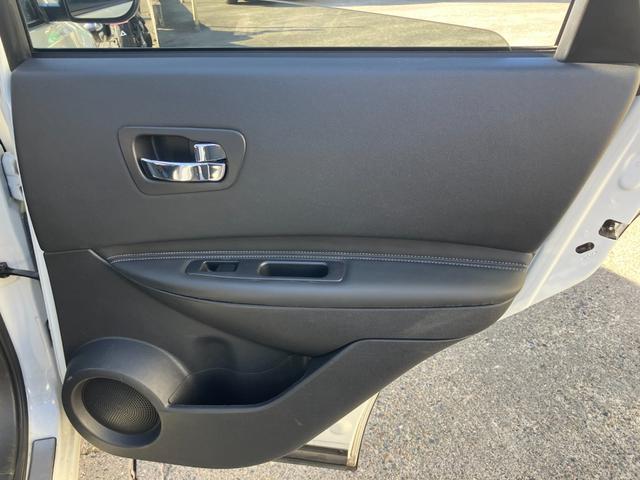 デュアリス ２０ＧアーバンブラックレザーＩＩ　禁煙車　後期型　スタイリッシュガラスルーフ　黒革シート　前後ドラレコ　地デジＴＶ　Ｂｌｕｅｔｏｏｔｈ接続　純正メモリーナビ　バックカメラ　スマートキー　革巻ハンドル　ＨＩＤ　オートライト　純正１８ＡＷ（60枚目）