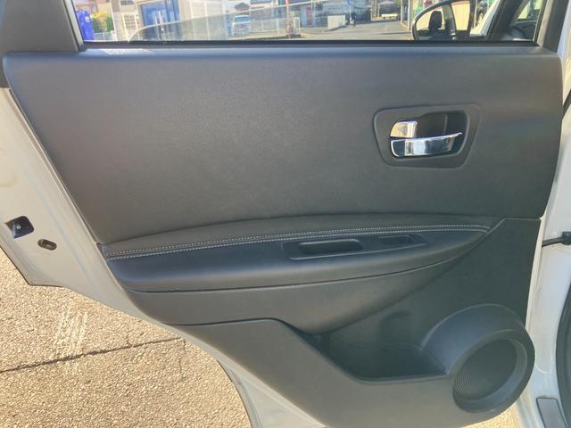 デュアリス ２０ＧアーバンブラックレザーＩＩ　禁煙車　後期型　スタイリッシュガラスルーフ　黒革シート　前後ドラレコ　地デジＴＶ　Ｂｌｕｅｔｏｏｔｈ接続　純正メモリーナビ　バックカメラ　スマートキー　革巻ハンドル　ＨＩＤ　オートライト　純正１８ＡＷ（62枚目）