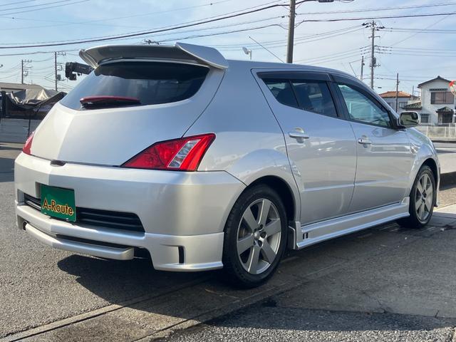 ＷｉＬＬ ＶＳ ２ＺＺ－ＧＥ　１．８ＶＶＴＬ－ｉ　タイミングチェーン　純正フルエアロ　リアスポイラー　純正１６アルミ　ステアリングシフト　キーレス　純正ＣＤ／ＭＤデッキ　革巻ハンドル　オートエアコン　プライバシーガラス　純正フロアマット　電格ミラー（10枚目）