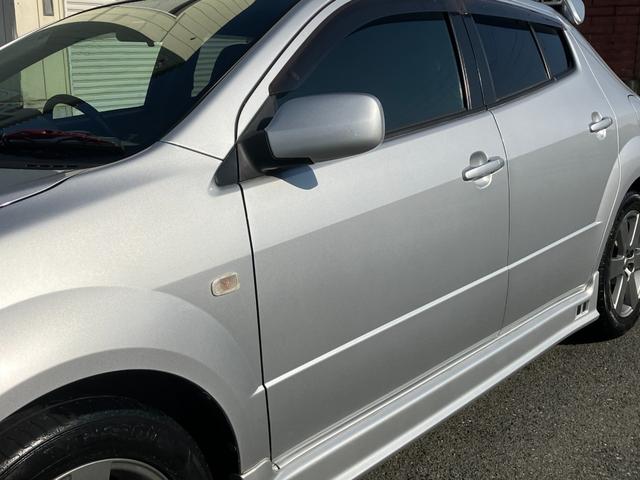 ＷｉＬＬ ＶＳ ２ＺＺ－ＧＥ　１．８ＶＶＴＬ－ｉ　タイミングチェーン　純正フルエアロ　リアスポイラー　純正１６アルミ　ステアリングシフト　キーレス　純正ＣＤ／ＭＤデッキ　革巻ハンドル　オートエアコン　プライバシーガラス　純正フロアマット　電格ミラー（27枚目）