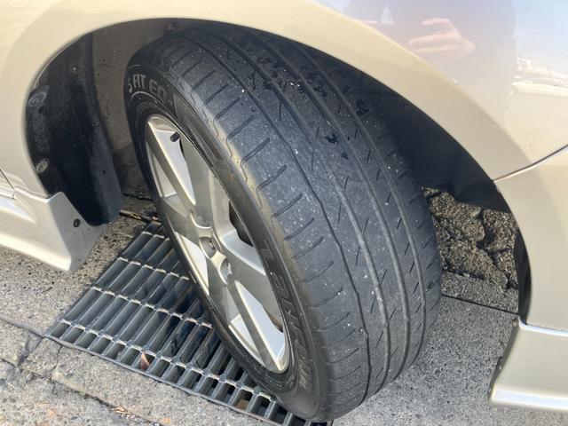 ＷｉＬＬ ＶＳ ２ＺＺ－ＧＥ　１．８ＶＶＴＬ－ｉ　タイミングチェーン　純正フルエアロ　リアスポイラー　純正１６アルミ　ステアリングシフト　キーレス　純正ＣＤ／ＭＤデッキ　革巻ハンドル　オートエアコン　プライバシーガラス　純正フロアマット　電格ミラー（41枚目）