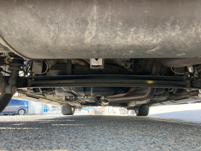 ＷｉＬＬ ＶＳ ２ＺＺ－ＧＥ　１．８ＶＶＴＬ－ｉ　タイミングチェーン　純正フルエアロ　リアスポイラー　純正１６アルミ　ステアリングシフト　キーレス　純正ＣＤ／ＭＤデッキ　革巻ハンドル　オートエアコン　プライバシーガラス　純正フロアマット　電格ミラー（43枚目）